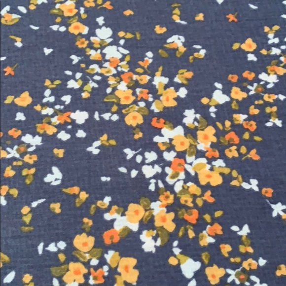 LC Floral Pattern Top - Picture 3 of 8